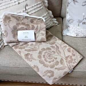 NEW! CASA LUX PORTUGAL FLORAL THROW BLANKET